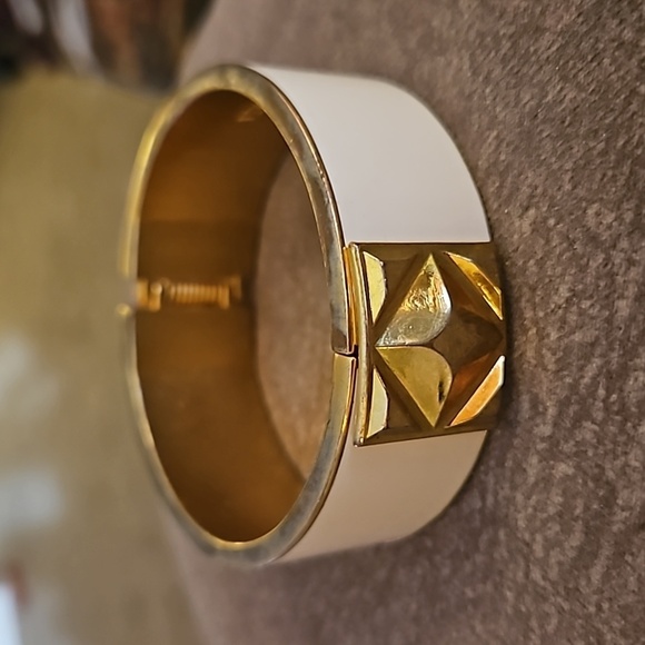 VTG VINCE CAMUTO Cream and Gold Chunky Clamper Atomic Bangle Bracelet - Picture 2 of 5